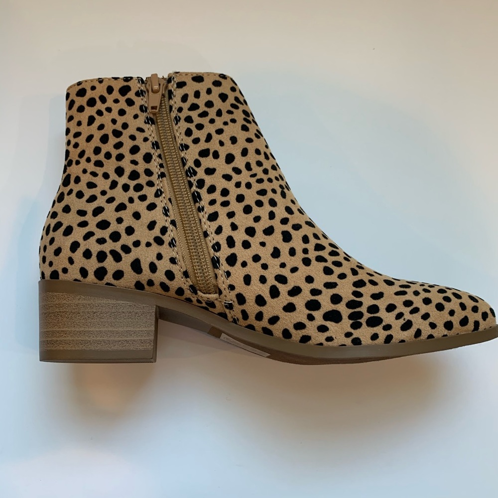 LAST PAIR! Vegan cheetah print ankle booties - Picture 6 of 6